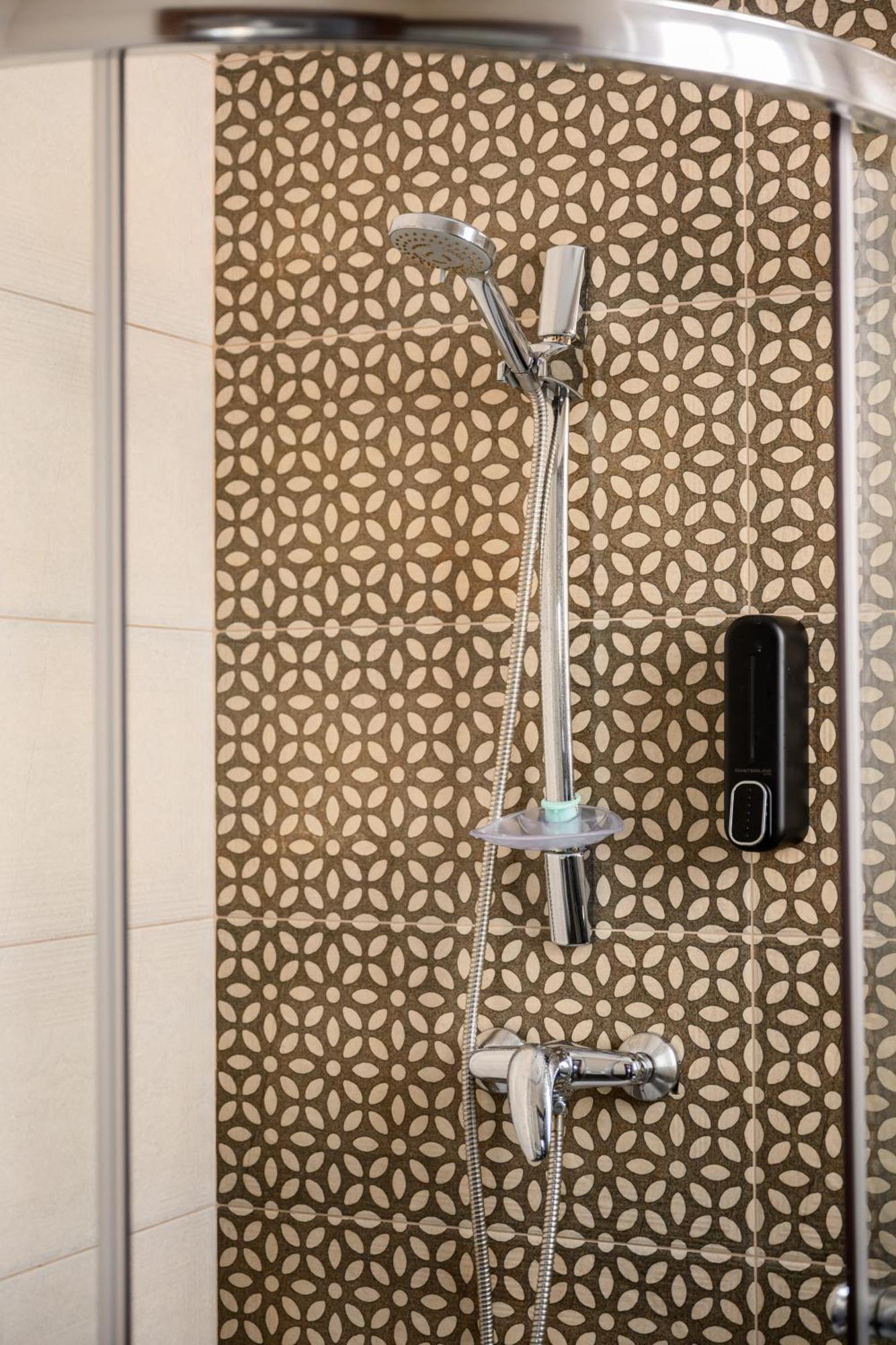 F9 Room 1, Private Double Room With Private Bathroom In Shared Flat مسيدا المظهر الخارجي الصورة